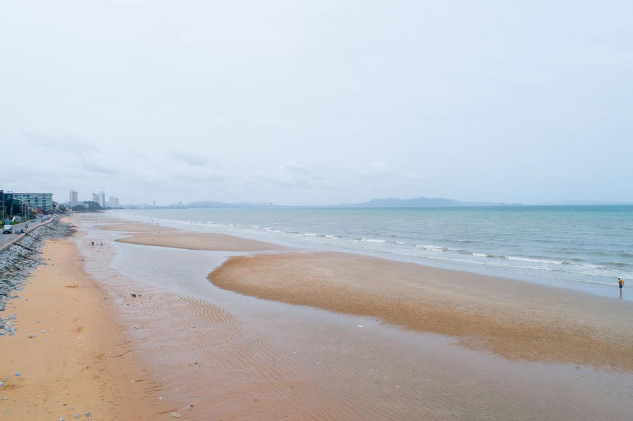 Rodina Beach Hotel Pantai Jomtien Bagian luar foto